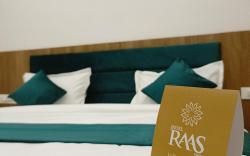 Hotel Raas Inn