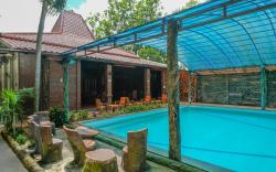 RedDoorz @ Savitri Hotel