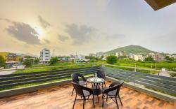 HILLCREST PALACE