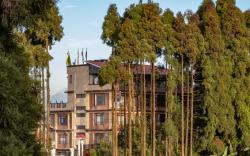 Summit Sherpa Mountain Hotel