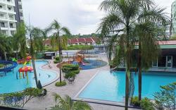 Honeyz Waterpark Homestay.
