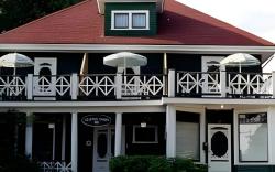 Colonial Charm Inn Bed & Breakfast