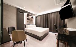Hotel Hermes at Yongin Everland Station