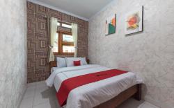 RedDoorz @ Villa De ZamZam Ciater