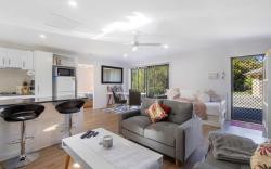 Luxury, Cosy Villa Close to Glass House Mountains!