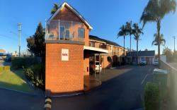 Avaleen Lodge Motor Inn