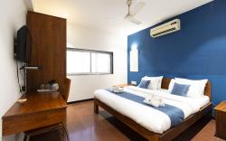 Hotel QDeck Rooms - At Vile Parle Railway Station West