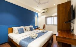 Hotel QDeck Rooms - At Vile Parle Railway Station West