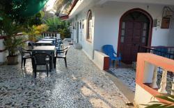 Alex Marie Holiday Apartments 