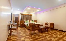 Treebo Elite Plaza, 700 Mtrs From Madikeri Fort