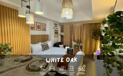 White Oak: Minimalist Studio for Couples with PS4