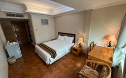 Grand Laurel Hotel