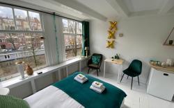 Centrally located house with Canal View