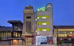 Whiz Hotel Falatehan Jakarta