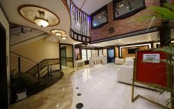 Square Inn Hotel