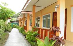 Ruen Narisra Resort