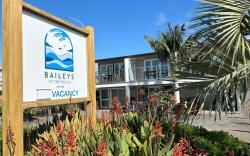 Baileys At The Beach Motel