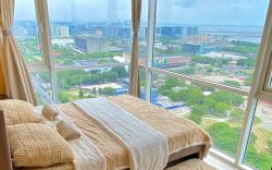 WALKING DISTANCE PICC WORLD TRADE near MOA AIRPORT