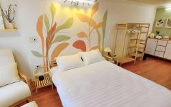 Best deal 1BR Studio w/balcony @Old Quarter