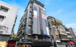 FabHotel Sayeeda International - 600m from Park Circus 7 Point