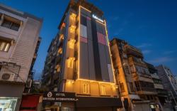 FabHotel Sayeeda International - 600m from Park Circus 7 Point