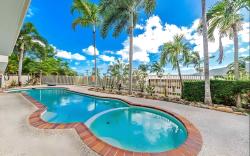 Gorgeous 2BR Apartment with Stunning Ocean Views