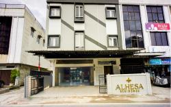 Super OYO 93064 Alhesa Residence