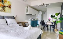 City-View Studio Retreat with Spectacular View TRX