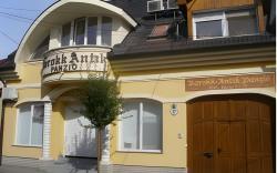 Barokk Antik Guest House