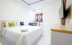 Urbanview Hotel Syariah The Ragunan Residence Cilandak