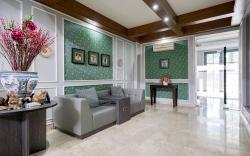 RedDoorz Premium near RS Pondok Indah