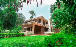 T Cherry Villa by Le Montfort