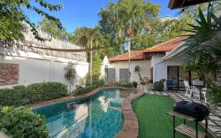 majestic residence 5 BR modern Villa,100m to beach