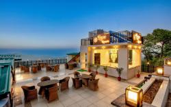 Luxe Resorts