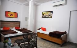 Surya Inn @ 1 Min Walk in from Nizamuddin Railway 