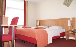 Hotel et le Cafe de Paris