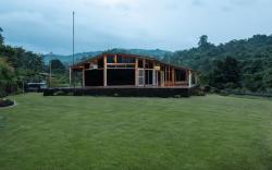 Amalfi chalet - Riverside Cabin by Mysa Stays