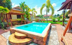 Chalet Yunie Marang by RVH