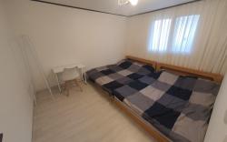 Near Hongik univ,3rooms,4beds, 2nd floor [3]-15