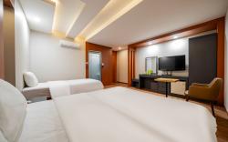 HOTEL AIRPORT TOURIST JUNE 