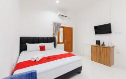 RedDoorz Syariah @ Sakura Hotel Duren Sawit