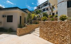 RedDoorz @ LM Apartelle Boracay