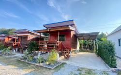Baan Ponthoranee Resort(เรือนไม้เล็ก)