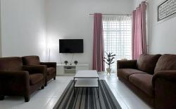 Cosy House For Family/Group In Bkt Beruang Melaka