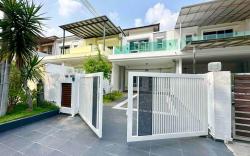 Setia Tropika Serenity: 4Bedroom Landed 12-16pax