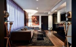 Roomers Frankfurt Central, Autograph Collection