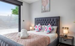 Modern Serviced Studio Flat Near Central London
