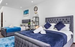 Modern Spacious Sleeps 4 Studio Golders Green