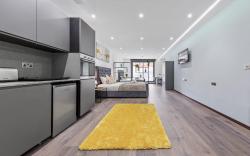 Luxury Sleeps 4 Studio Flat