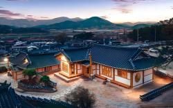 Gyeongju Ojae Hanok Pool Villa